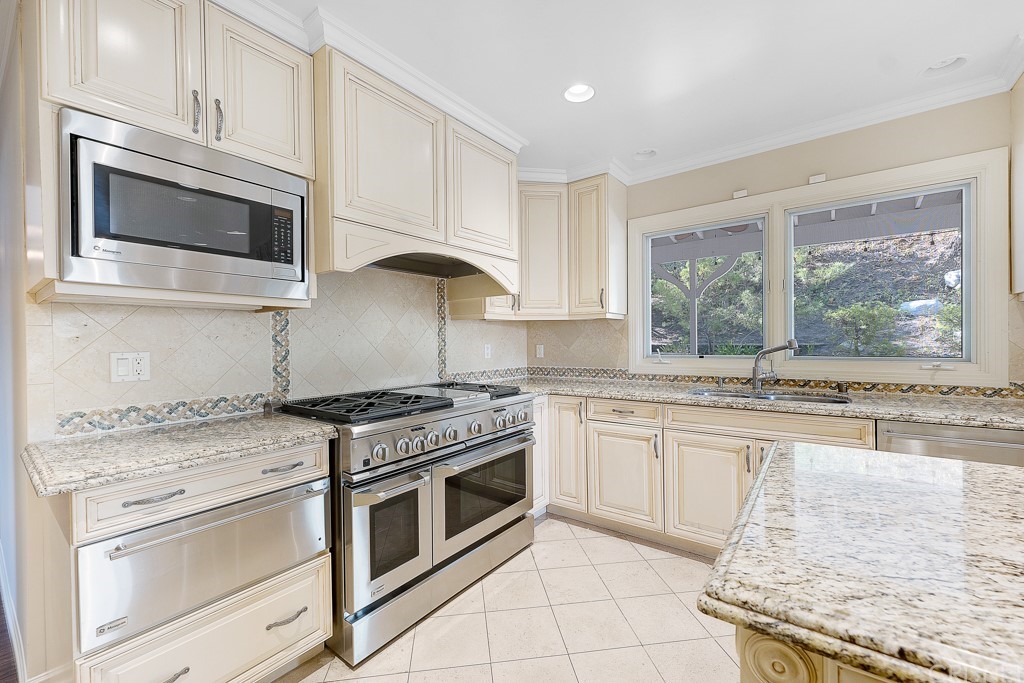 17232 Quesan Place Encino, CA 91316 - Photo 14 of 55