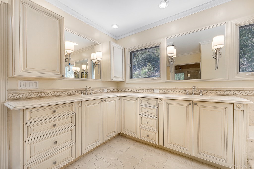 17232 Quesan Place Encino, CA 91316 - Photo 27 of 55