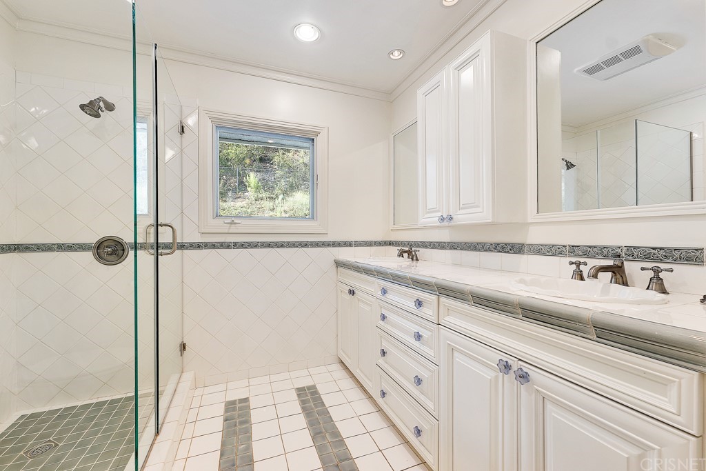 17232 Quesan Place Encino, CA 91316 - Photo 35 of 55