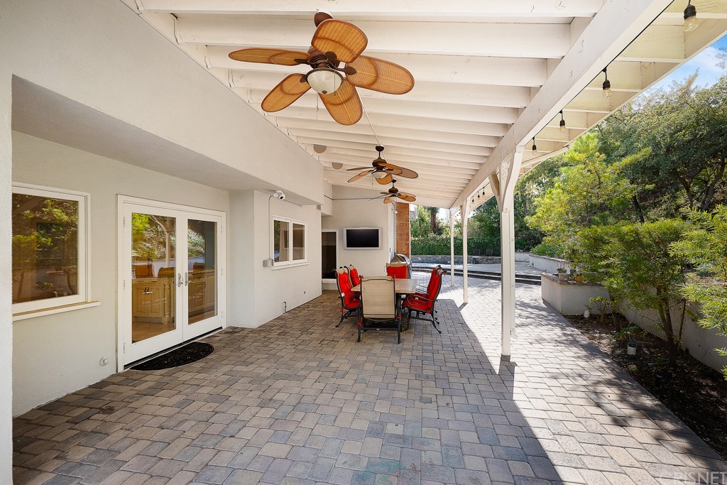 17232 Quesan Place Encino, CA 91316 - Photo 42 of 55