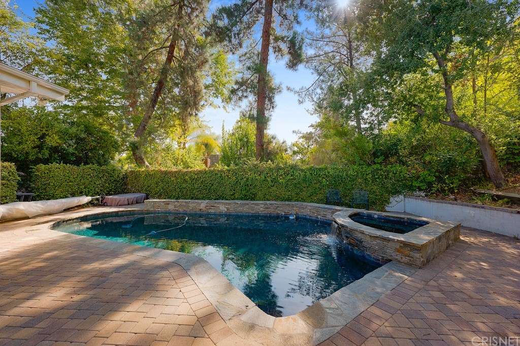 17232 Quesan Place Encino, CA 91316 - Photo 45 of 55