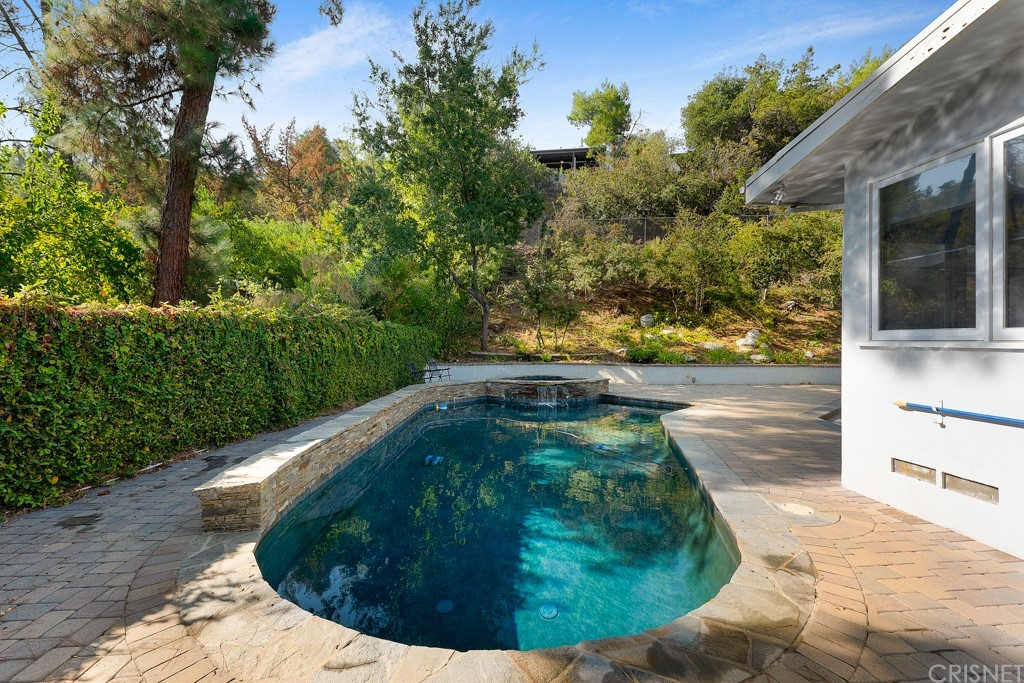 17232 Quesan Place Encino, CA 91316 - Photo 46 of 55