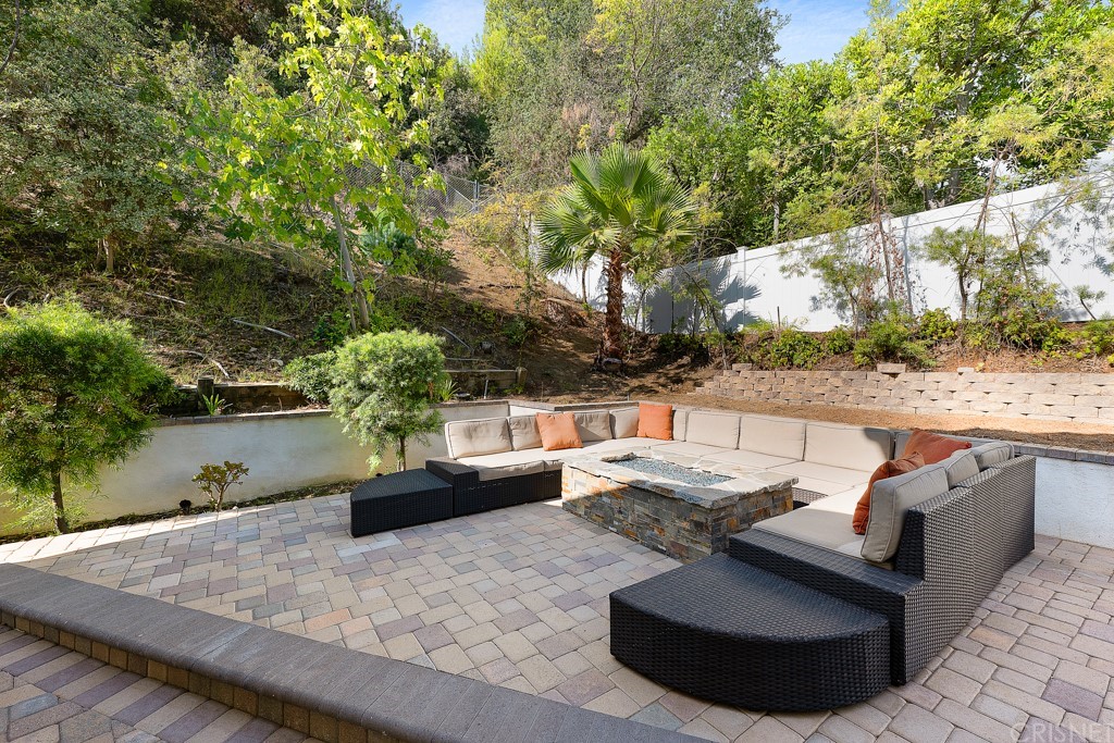 17232 Quesan Place Encino, CA 91316 - Photo 47 of 55