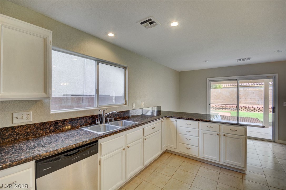 446 Groft Way Henderson, NV 89015 - Photo 4 of 35 Gallery Image 4