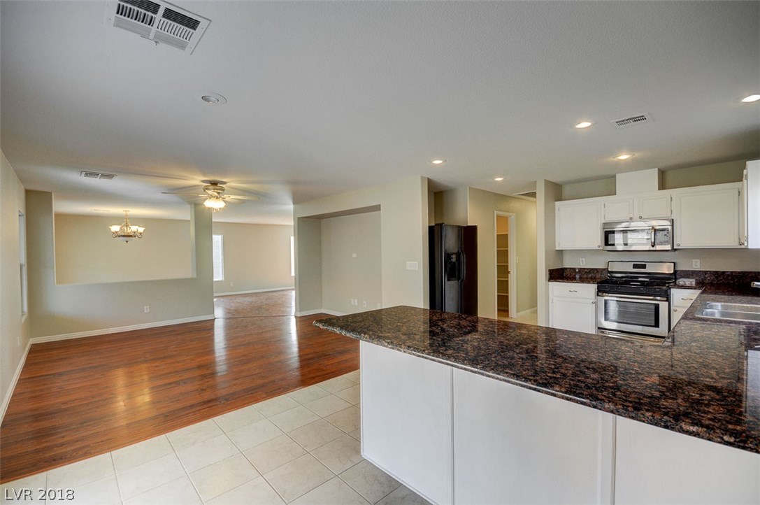 446 Groft Way Henderson, NV 89015 - Photo 6 of 35 Gallery Image 6