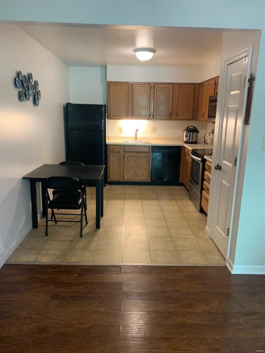 733 Ridgeside Drive, Unit A Ballwin, MO 63021 - Photo 3 of 13 Gallery Image 3