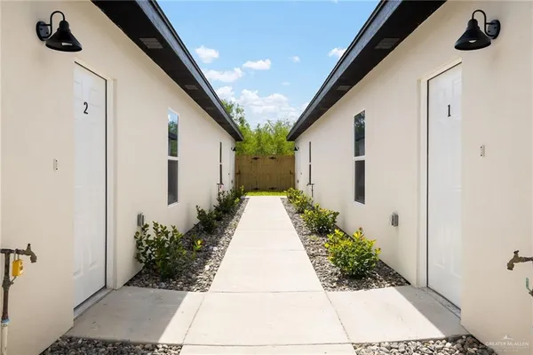 $1,000 | 4617 Larkspur Avenue, Unit 1, McAllen, TX 78501