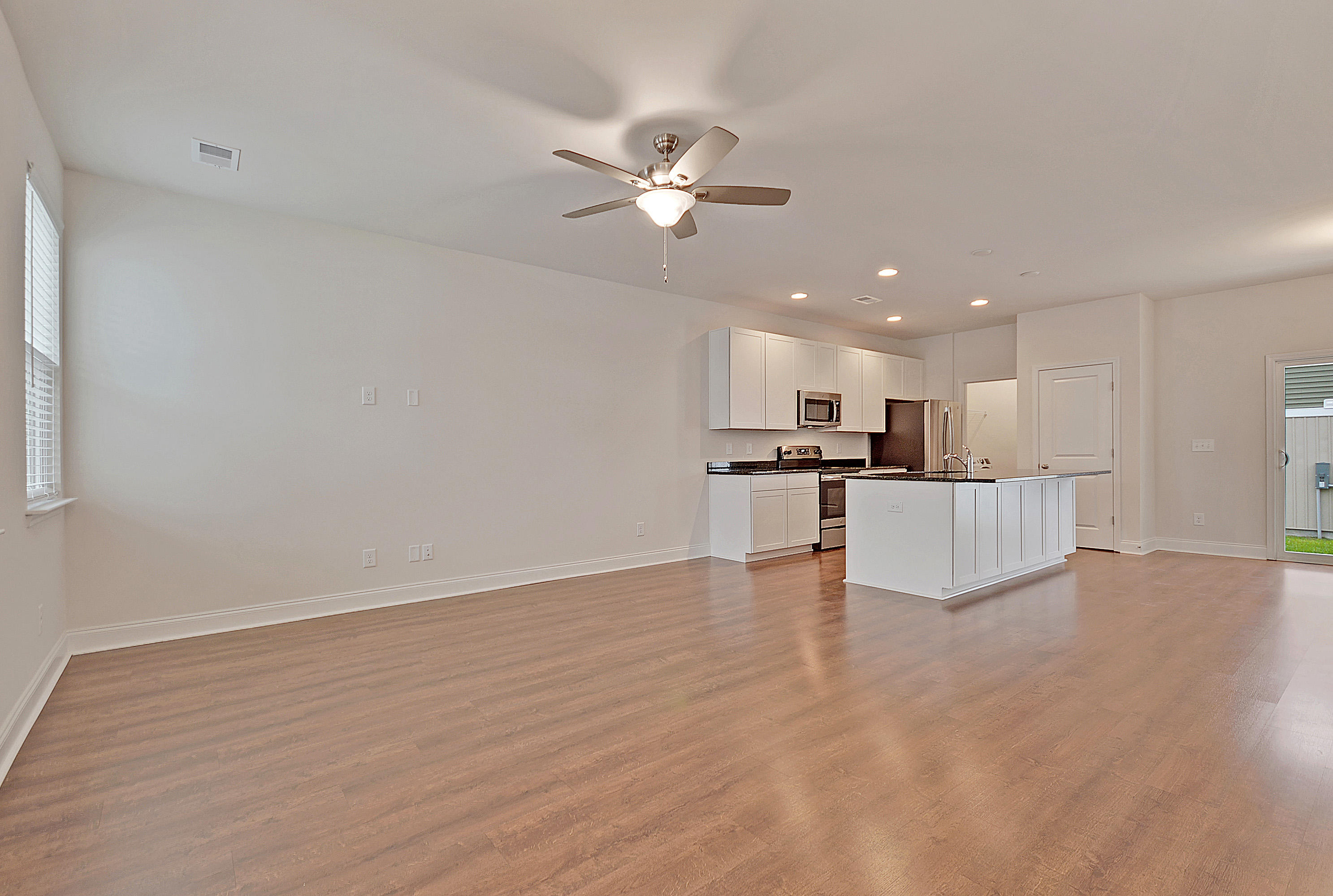 7777 Montview Road North Charleston, SC 29418 - Photo 3 of 6 Kiawah Living Room