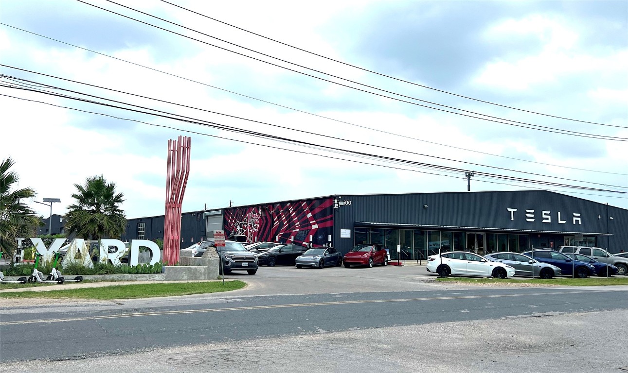 5515 Humming Bird Lane, Unit 207 Austin, TX 78745 - Photo 19 of 32 a view of a cars parked in front of a building