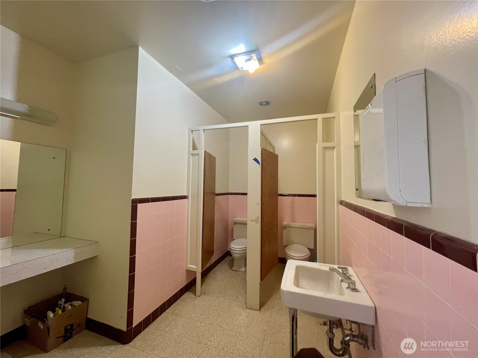 138 Range Street Hartline, WA 99135 - Photo 14 of 34 a bathroom with a tub sink and a mirror
