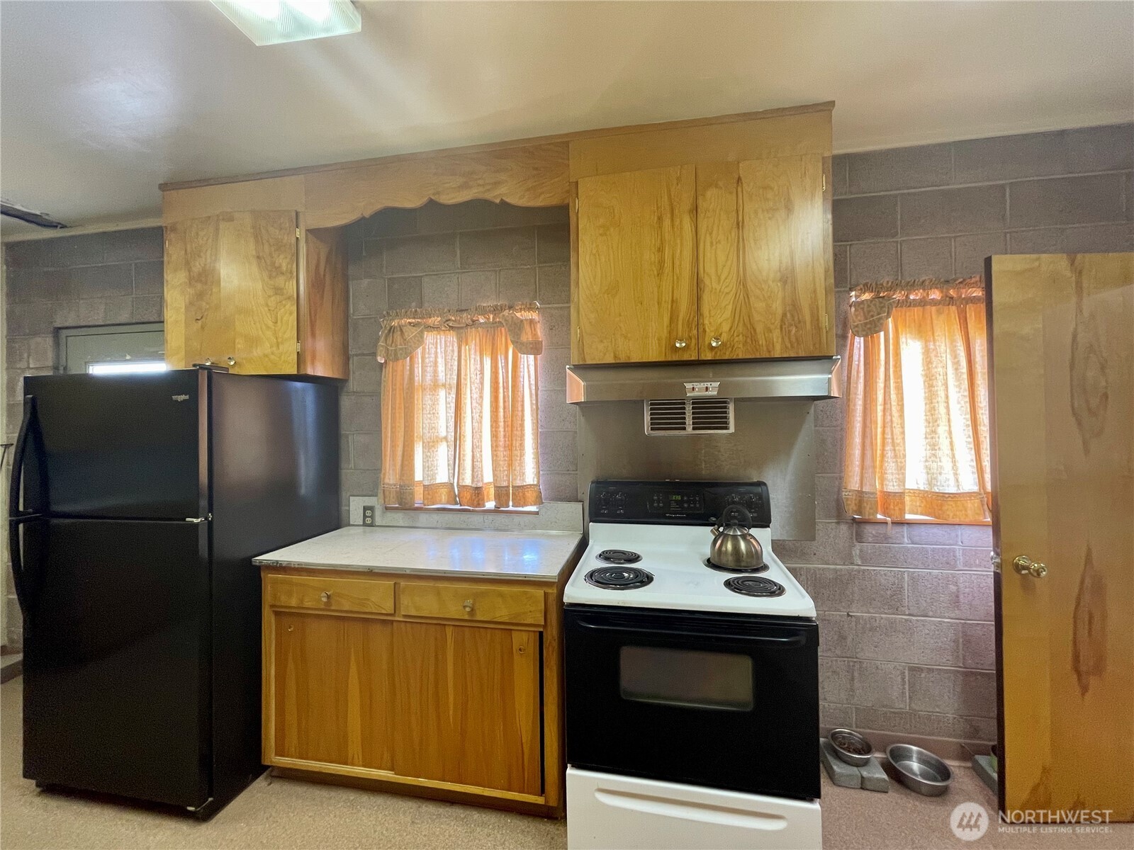 138 Range Street Hartline, WA 99135 - Photo 15 of 34 a kitchen with a stove a refrigerator and cabinets