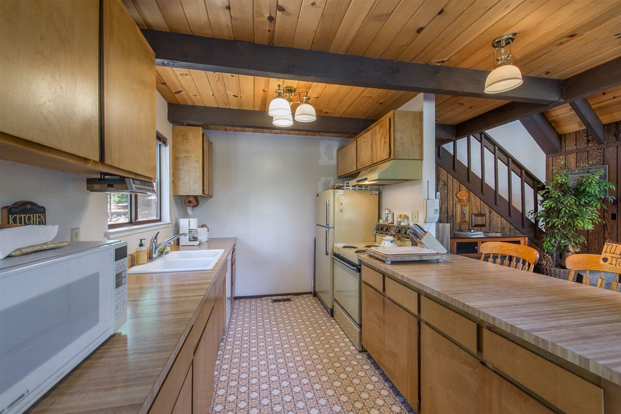 11902 Chamonix Road Truckee, CA 96161 - Photo 11 of 21 Gallery Image 11