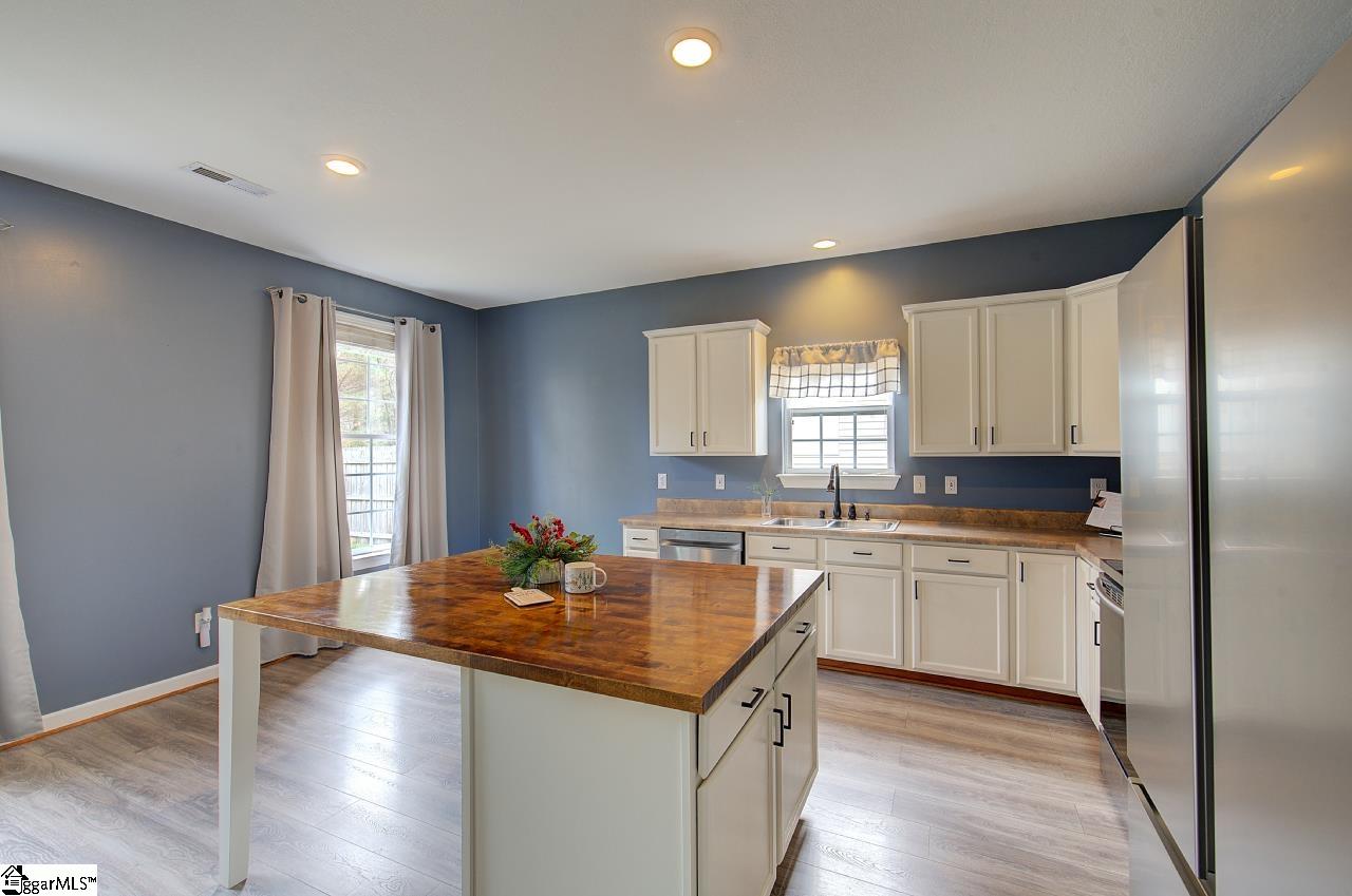 225 Worcester Lane Easley, SC 29642 - Photo 4 of 47 Gallery Image 4