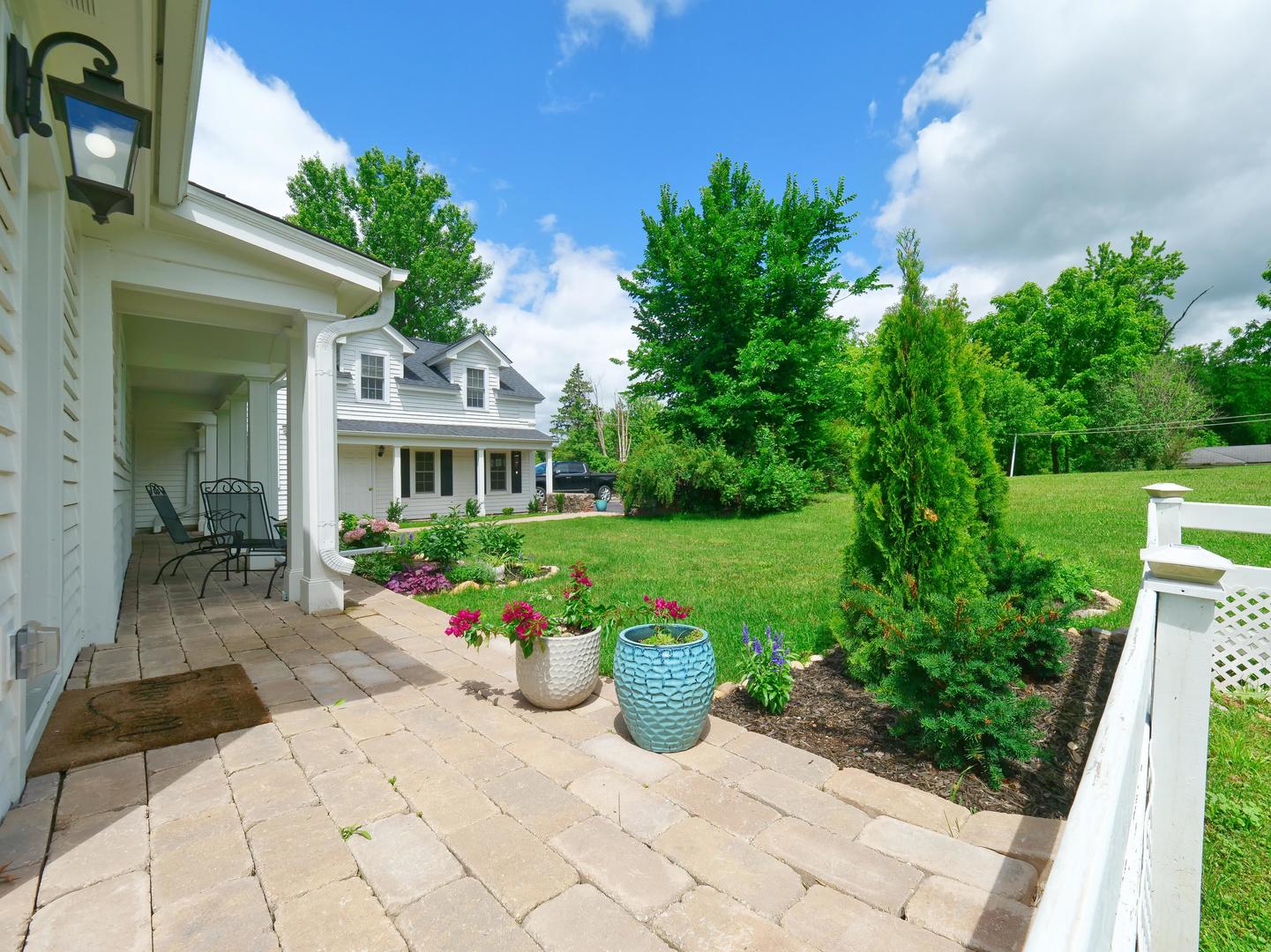 708 South Rose Farm Road Woodstock, IL 60098 - Photo 8 of 104