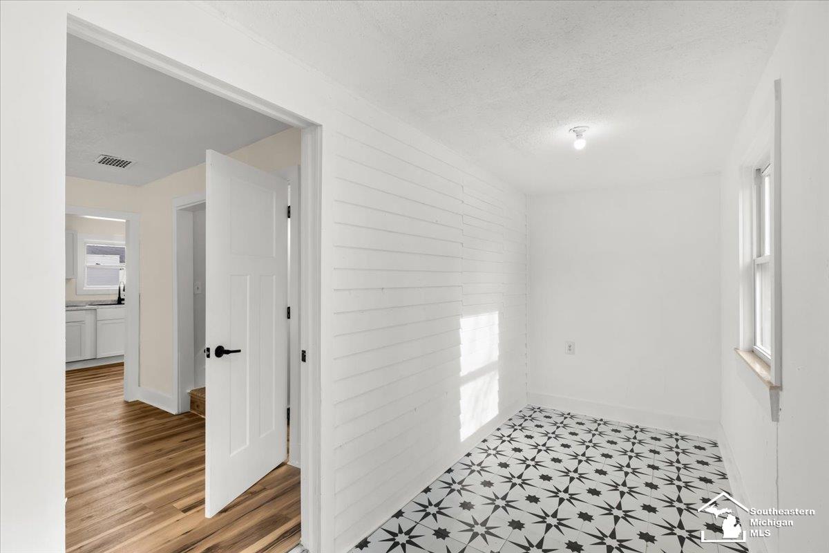 8696 Swan Creek Road Newport, MI 48166 - Photo 5 of 27 50160509-e329b4f8-e867-402d-8902-770e5e5f1de3.JPG