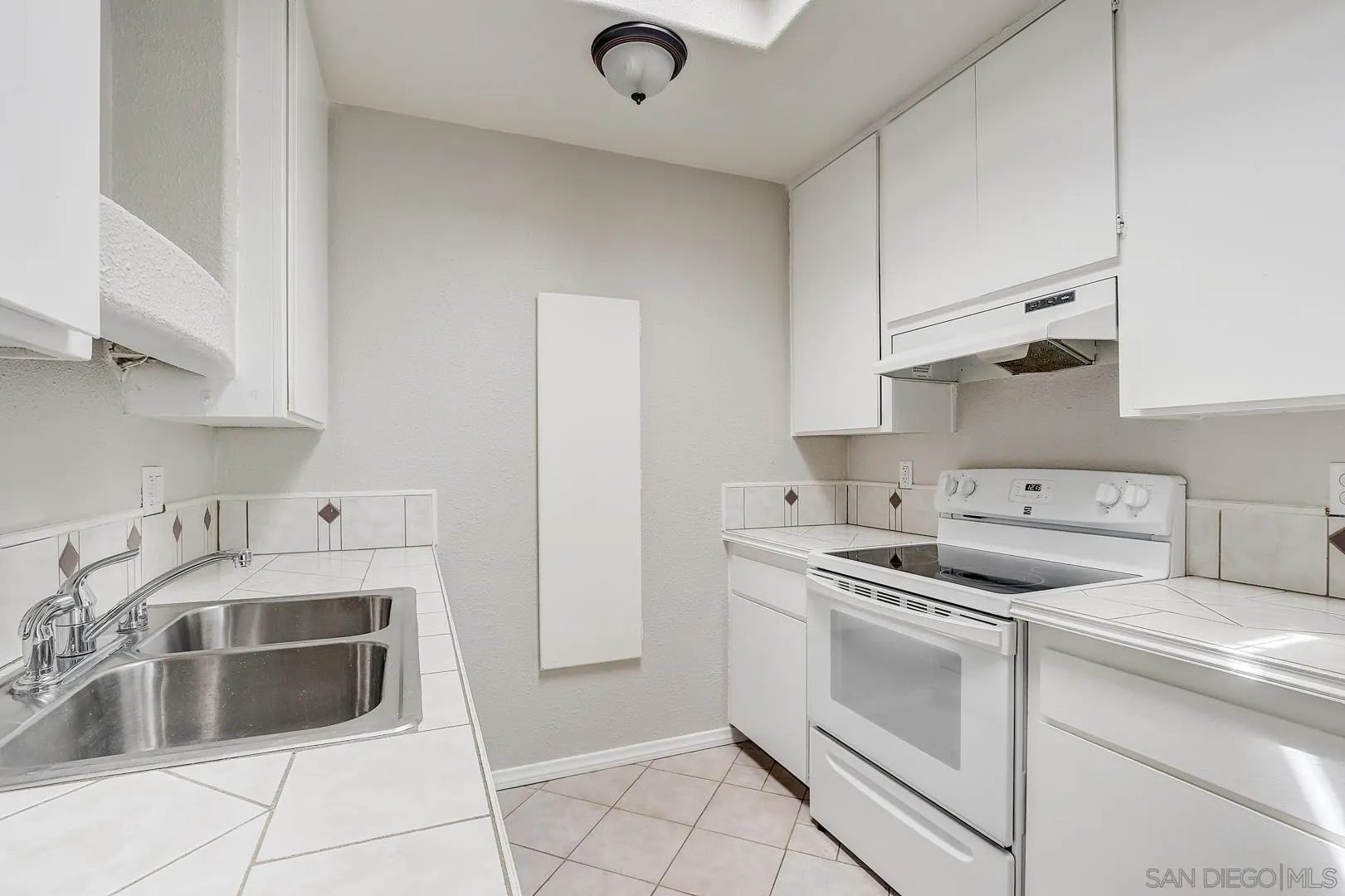 407 Requeza Street, Unit E11 Encinitas, CA 92024 - Photo 11 of 19 Gallery Image 11
