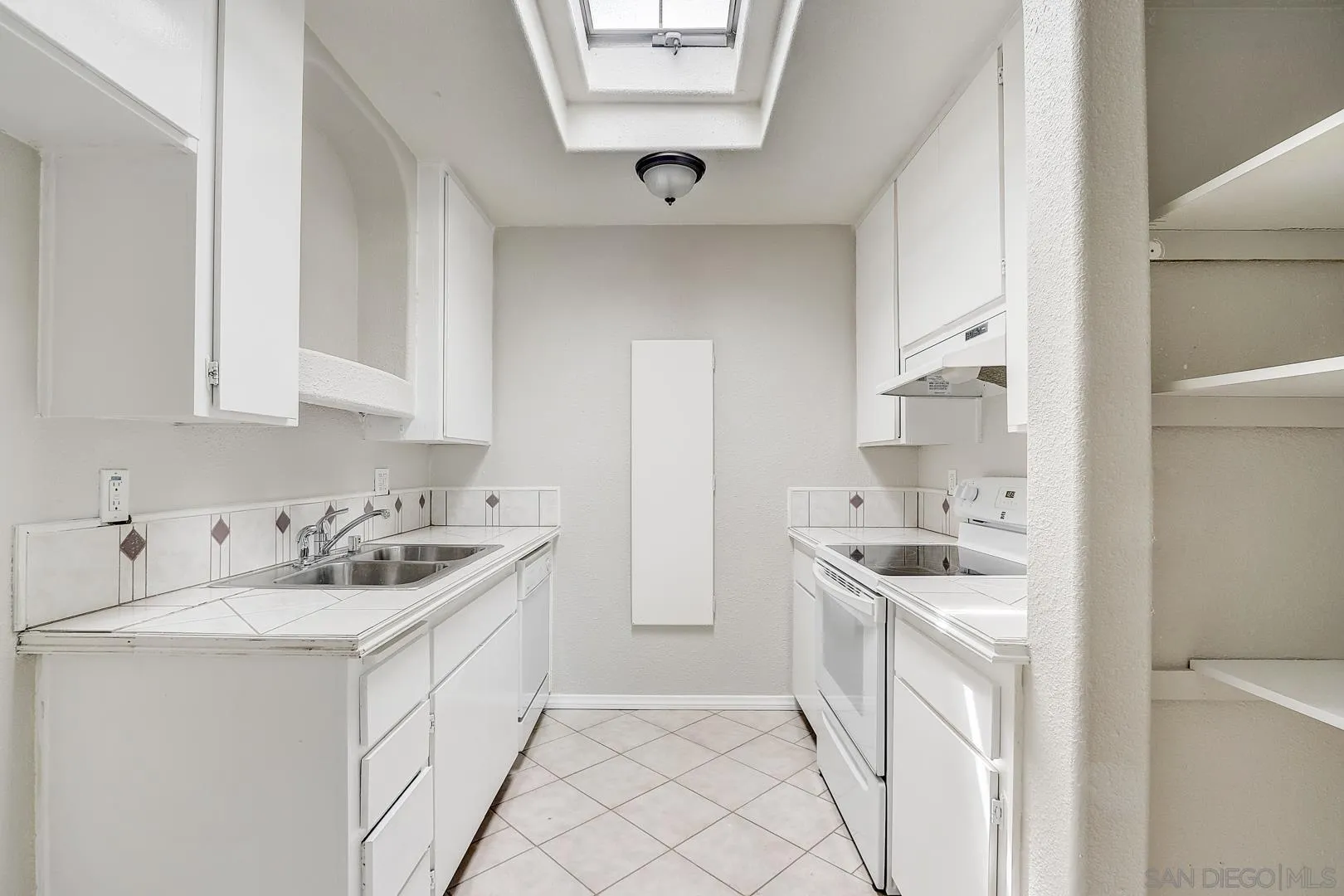 407 Requeza Street, Unit E11 Encinitas, CA 92024 - Photo 4 of 19 Gallery Image 4