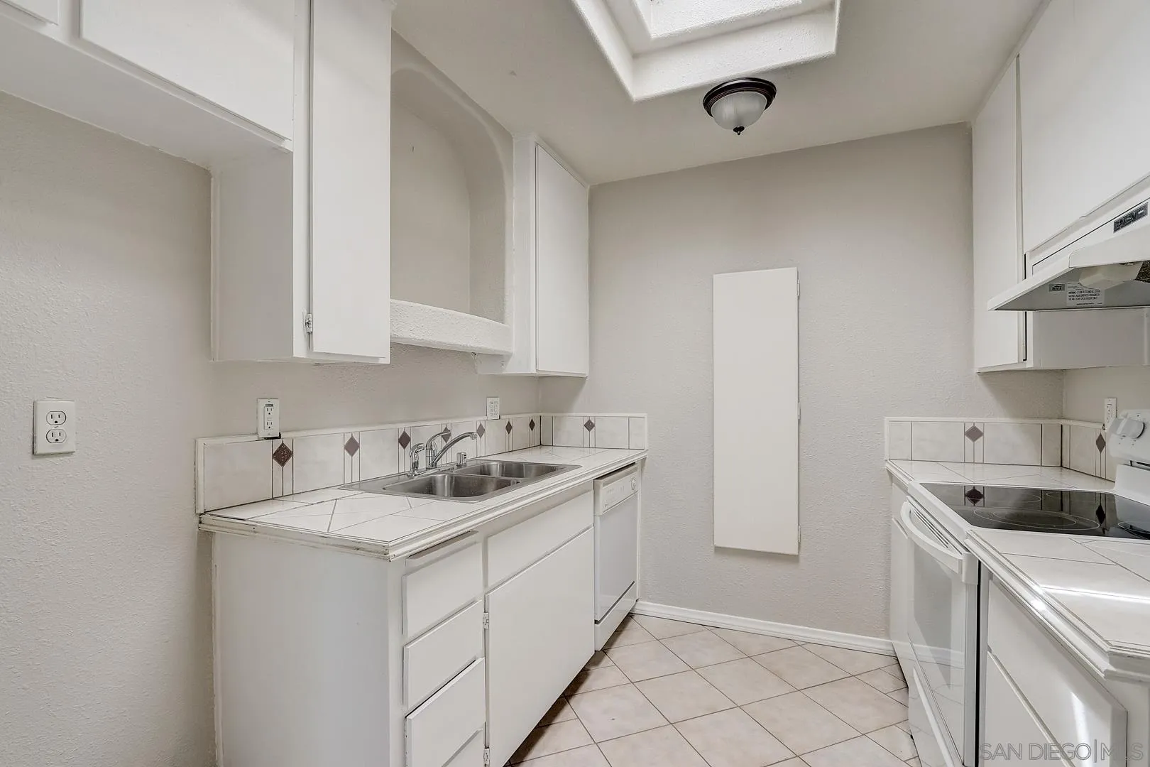 407 Requeza Street, Unit E11 Encinitas, CA 92024 - Photo 10 of 19 Gallery Image 10