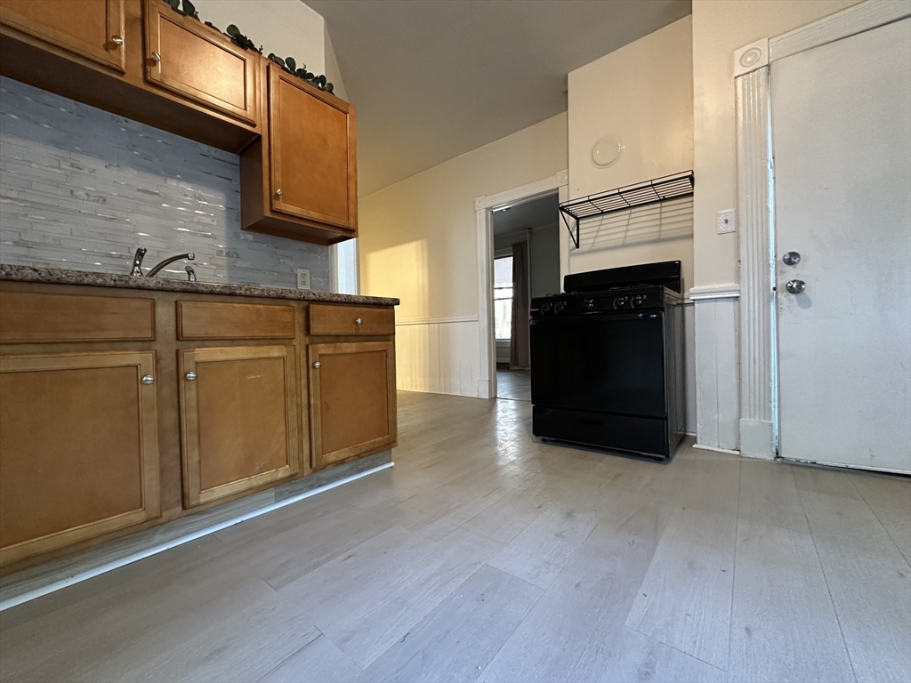 26 Hebron Street Springfield, MA 01107 - Photo 9 of 11