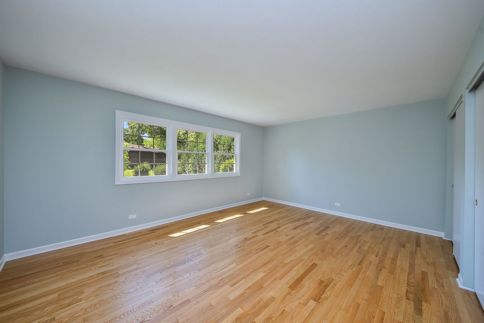 541 Williamsburg Road Glen Ellyn, IL 60137 - Photo 26 of 45 an empty room with wooden floor and windows