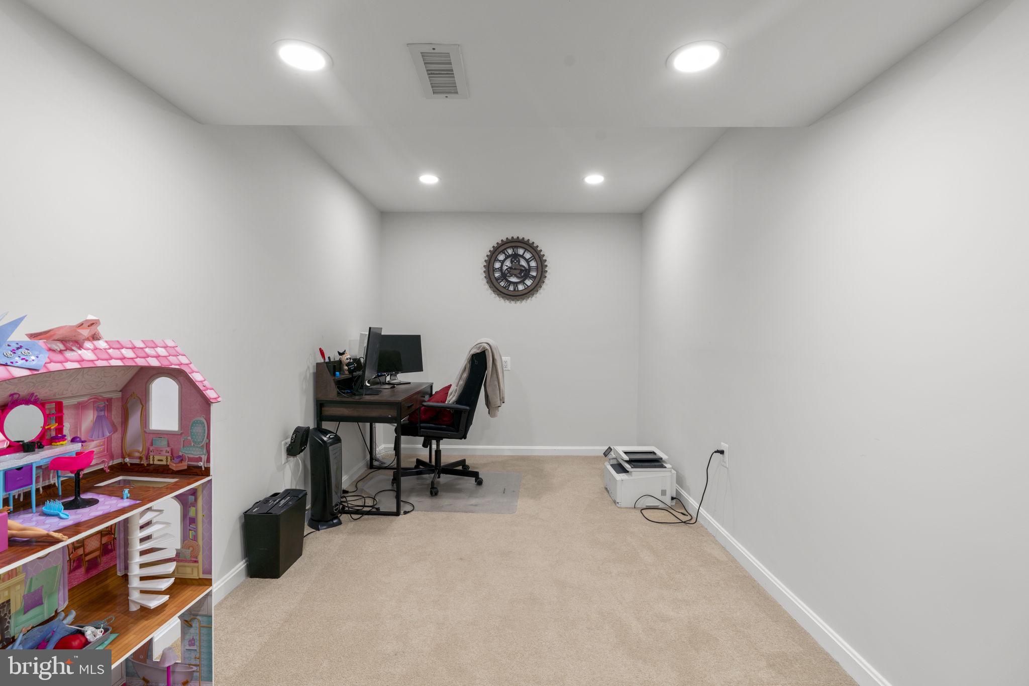 9320 Kings Grant Road Laurel, MD 20723 - Photo 36 of 45 Gallery Image 36