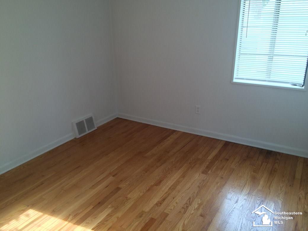 13414 Rosedale Street Southgate, MI 48195 - Photo 13 of 42 31294706-12.JPG