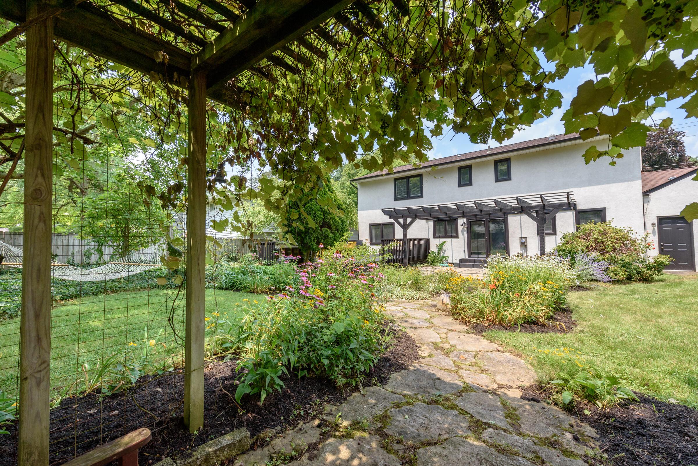 3325 Smiley Road Columbus, OH 43221 - Photo 32 of 34 32