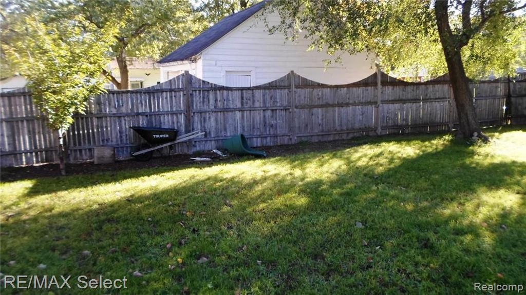 5216 East Stanley Road Flint, MI 48506 - Photo 33 of 37