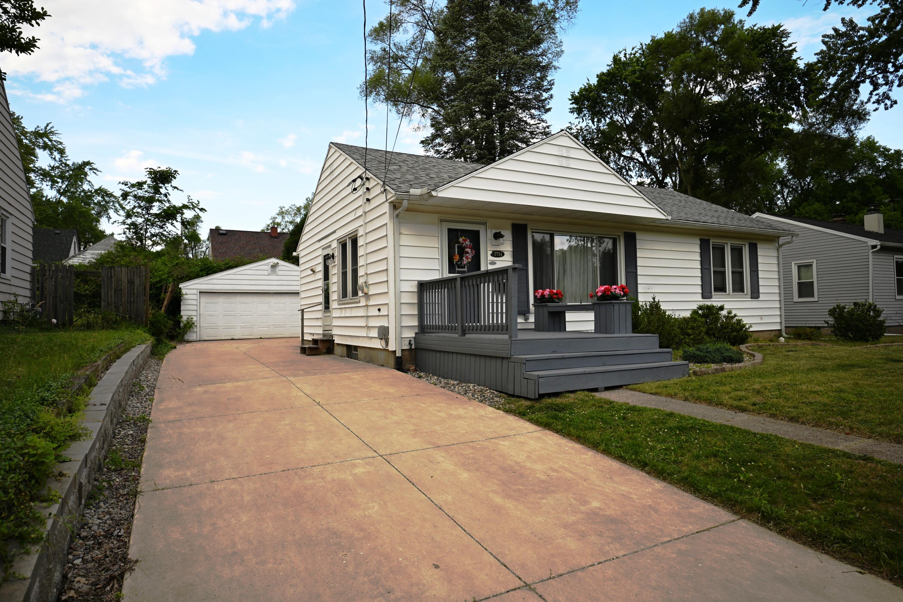 2734 Wellington Road Kalamazoo, MI 49008 - Photo 4 of 44 DSC_0170