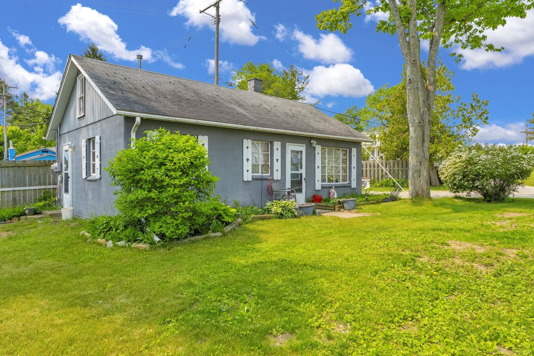 8941-8943 Lakeshore Road Lexington, MI 48450 - Photo 4 of 75