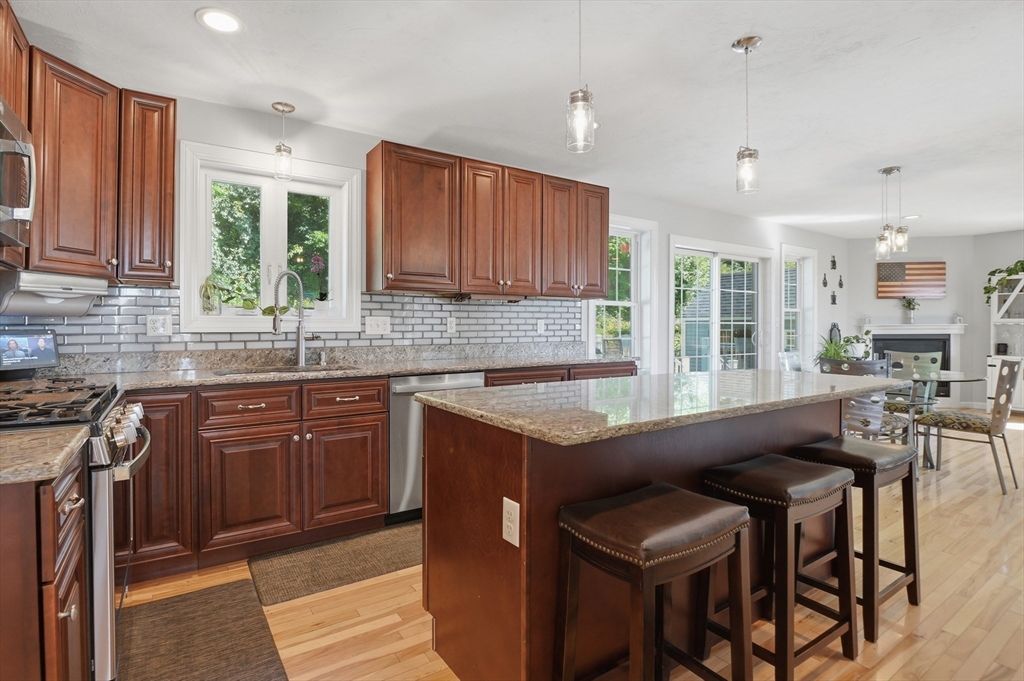 176 Southold Road Auburn, MA 01501 - Photo 6 of 36 Gallery Image 6