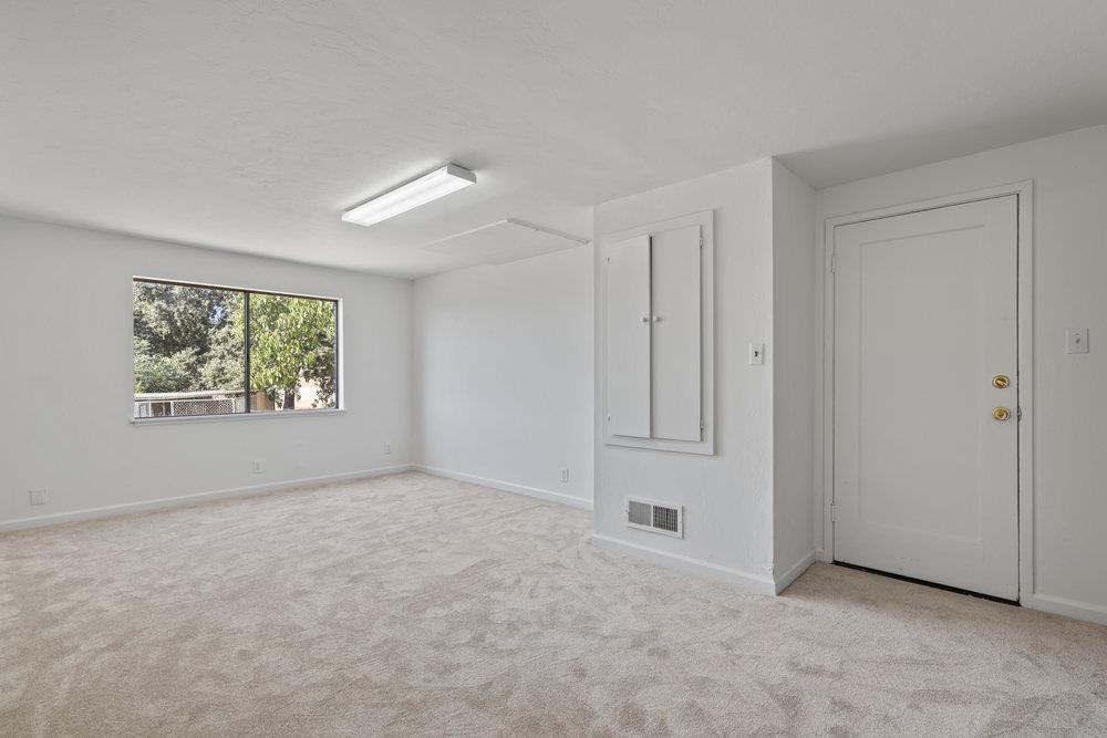 804 Comstock Road Hollister, CA 95023 - Photo 41 of 47 an empty room with windows and closet