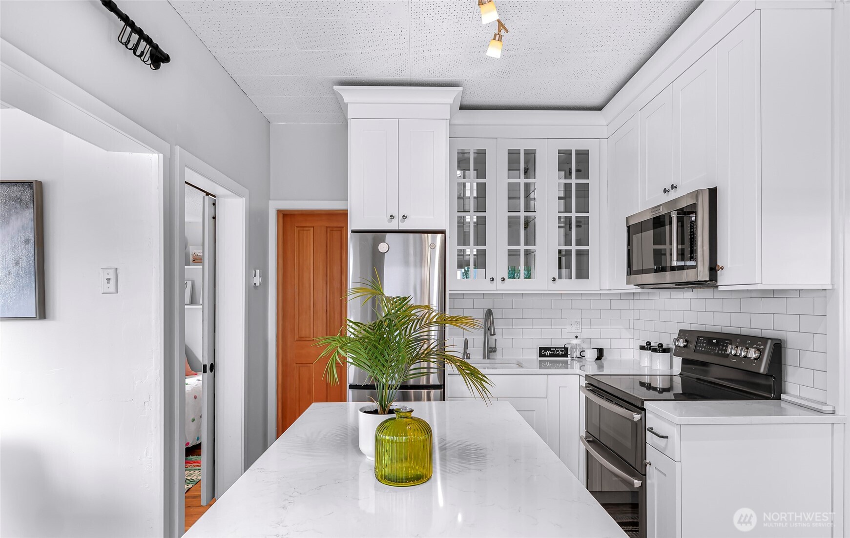 907 North 74th Street Seattle, WA 98103 - Photo 5 of 21 Gallery Image 5