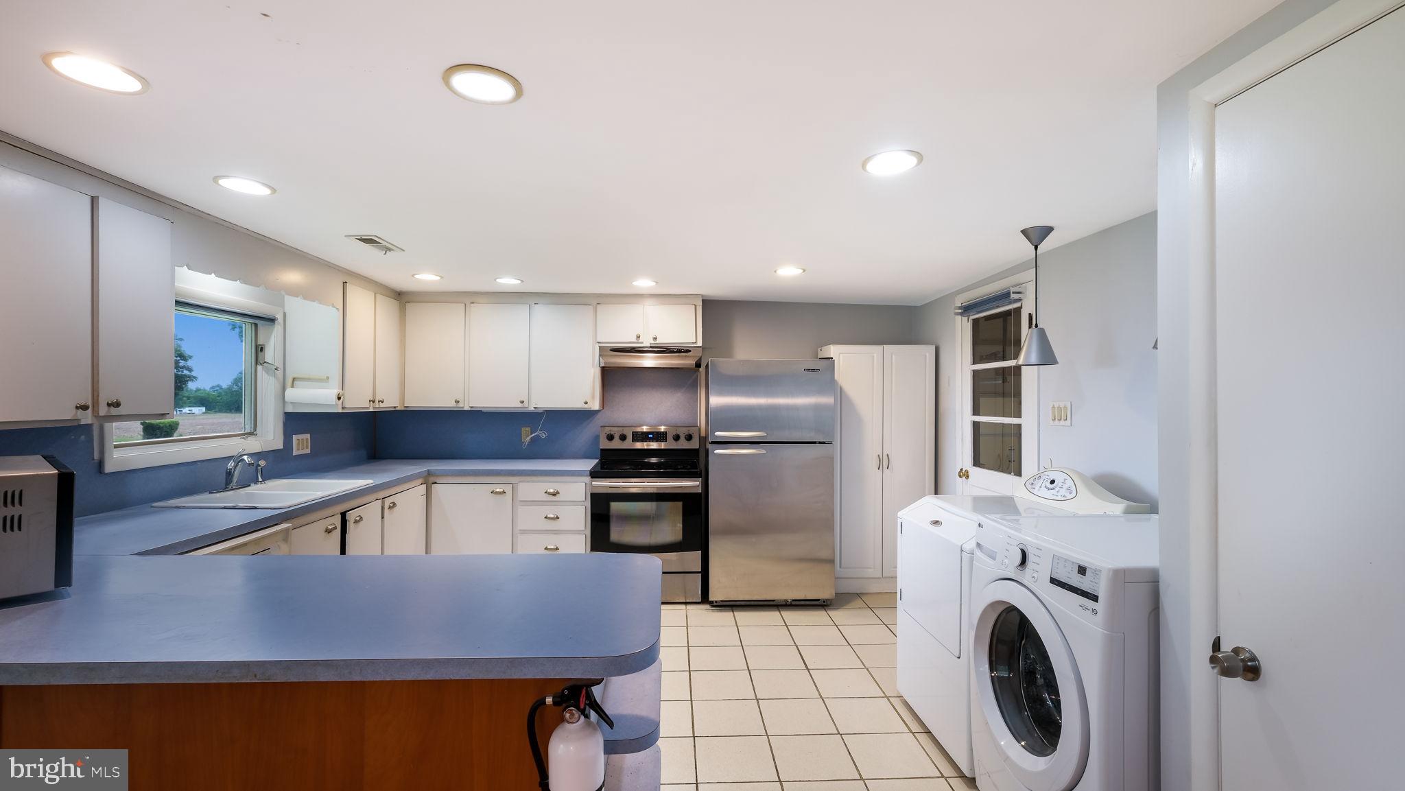 736 Towerview Drive Newtown, PA 18940 - Photo 8 of 19 kitchen