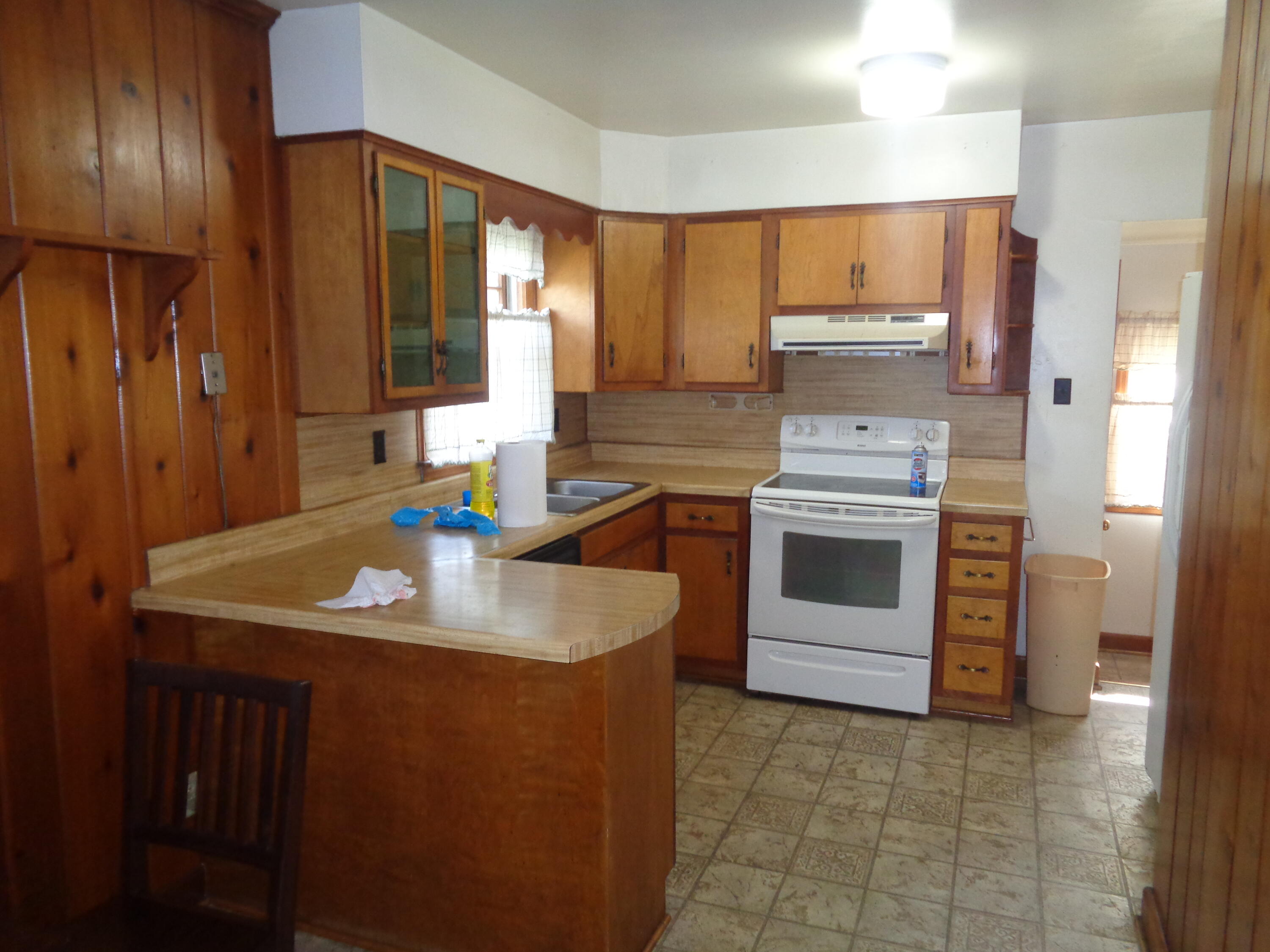 4319 Oliver Road Northeast Roanoke, VA 24012 - Photo 3 of 10 Kitchen
