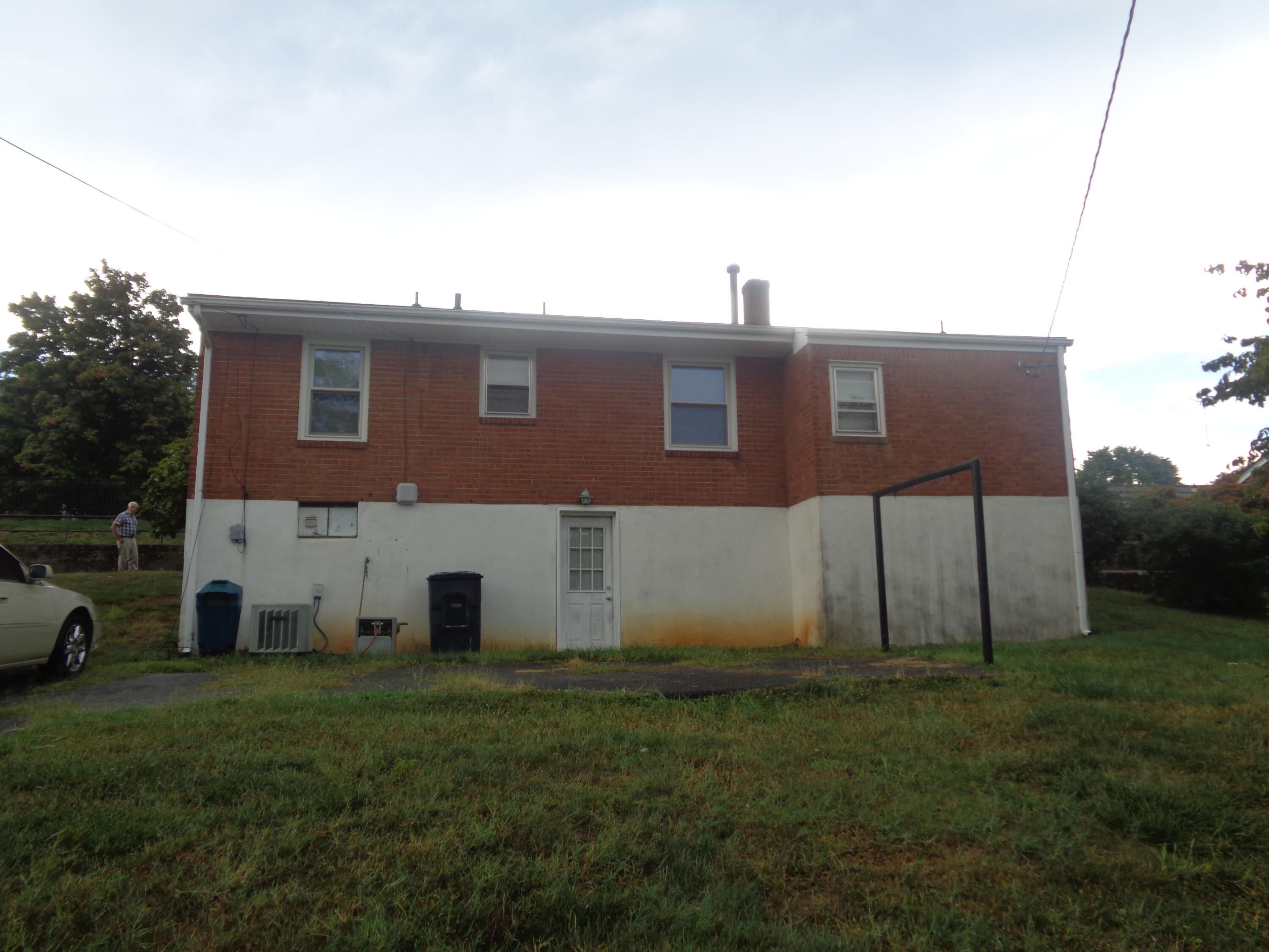 4319 Oliver Road Northeast Roanoke, VA 24012 - Photo 10 of 10 rear