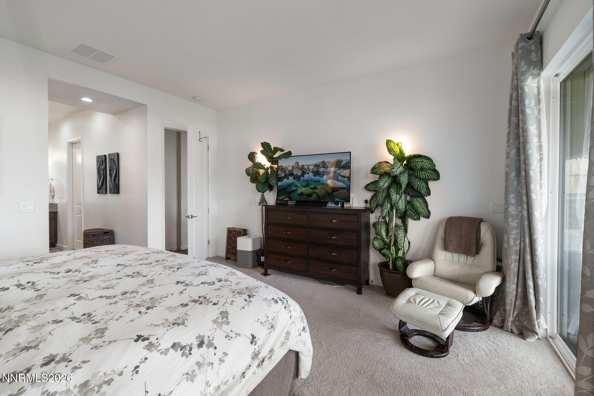 15025 Iron River Drive Reno, NV 89521 - Photo 12 of 28 17-web-or-mls-15025 Iron River-18