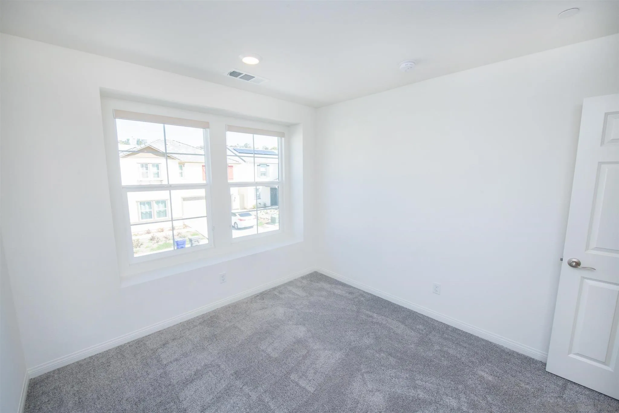 10711 Porter Terrace Spring Valley, CA 91978 - Photo 13 of 17 an empty room with a window