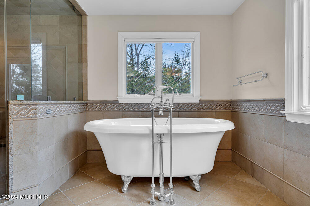103 Obre Road Colts Neck, NJ 07722 - Photo 40 of 64 37_Master Tub