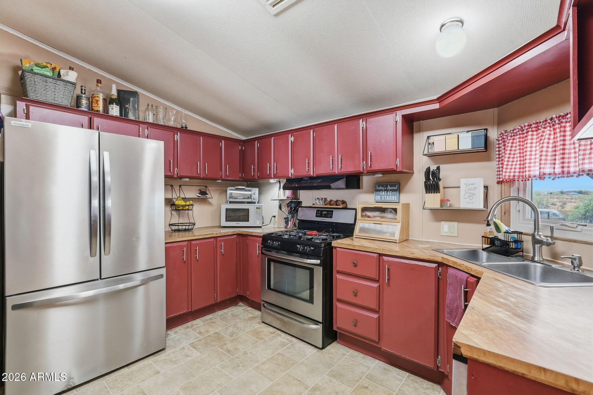 944 South Goldfield Road Apache Junction, AZ 85119 - Photo 9 of 51