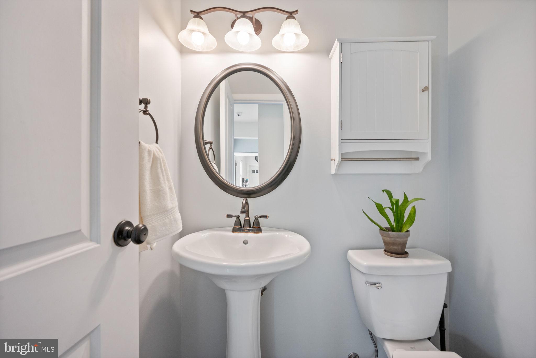 645 Ridgefield Court Glen Burnie, MD 21061 - Photo 15 of 62 a bathroom with a toilet sink and mirror