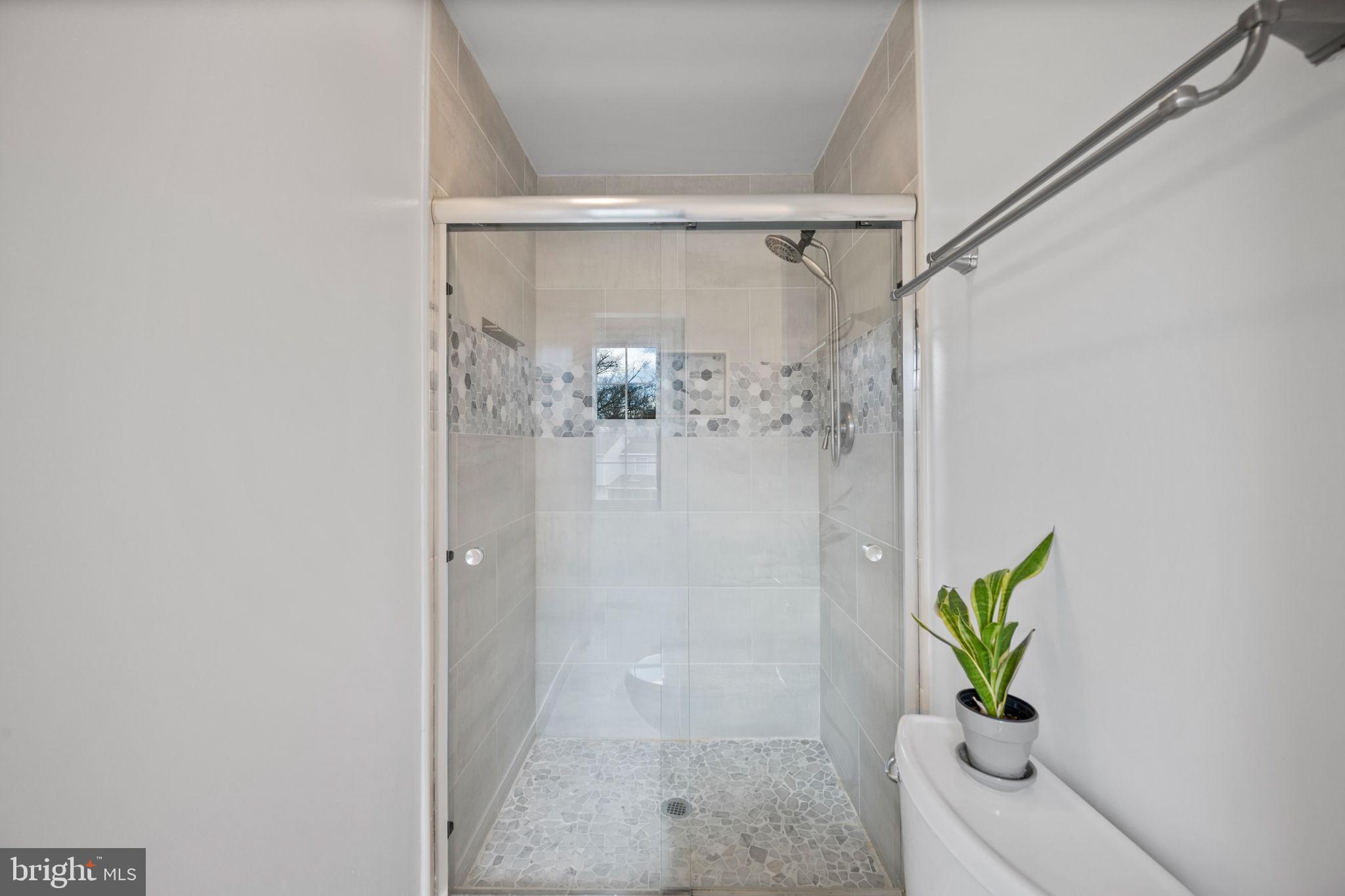 645 Ridgefield Court Glen Burnie, MD 21061 - Photo 21 of 62 Shower in primary bath