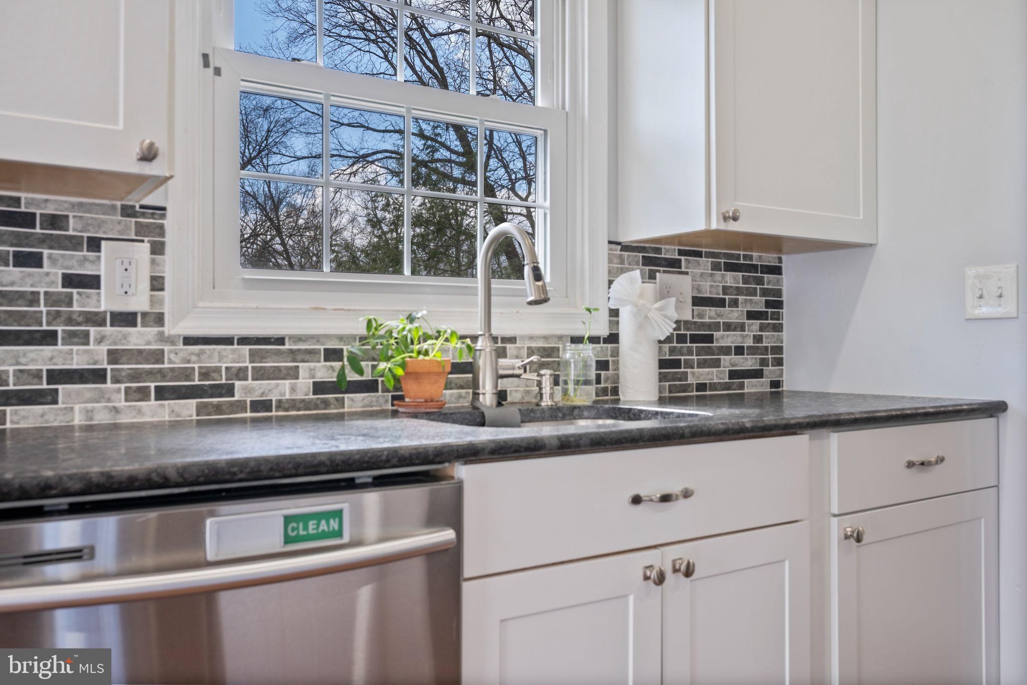 645 Ridgefield Court Glen Burnie, MD 21061 - Photo 3 of 62 a kitchen with appliances and cabinets