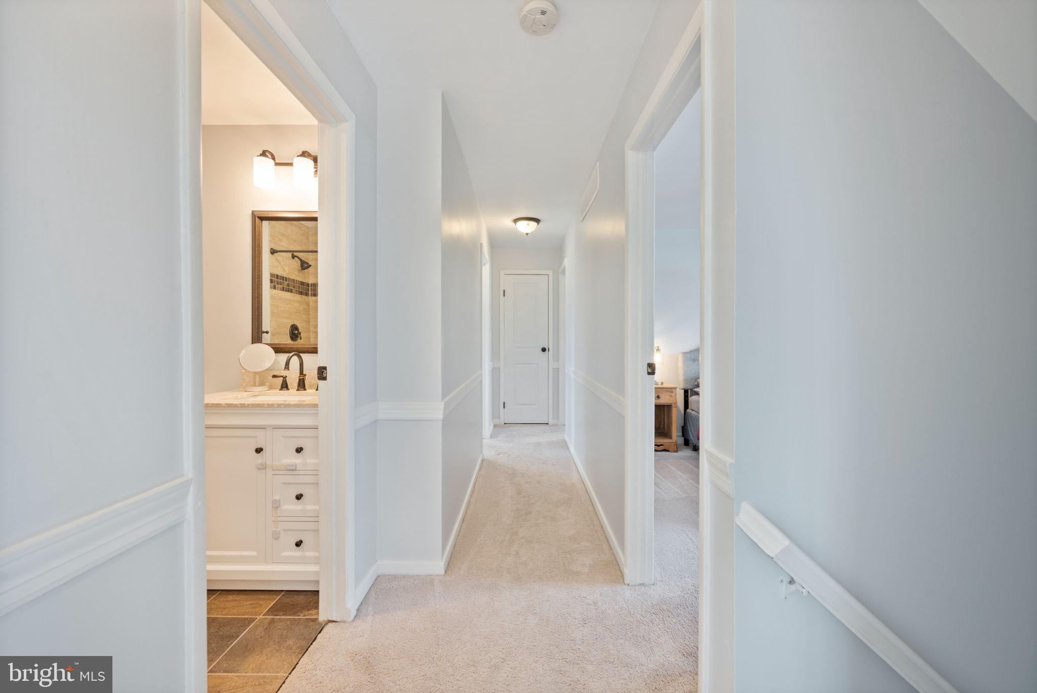 645 Ridgefield Court Glen Burnie, MD 21061 - Photo 31 of 62 Upper level hallway