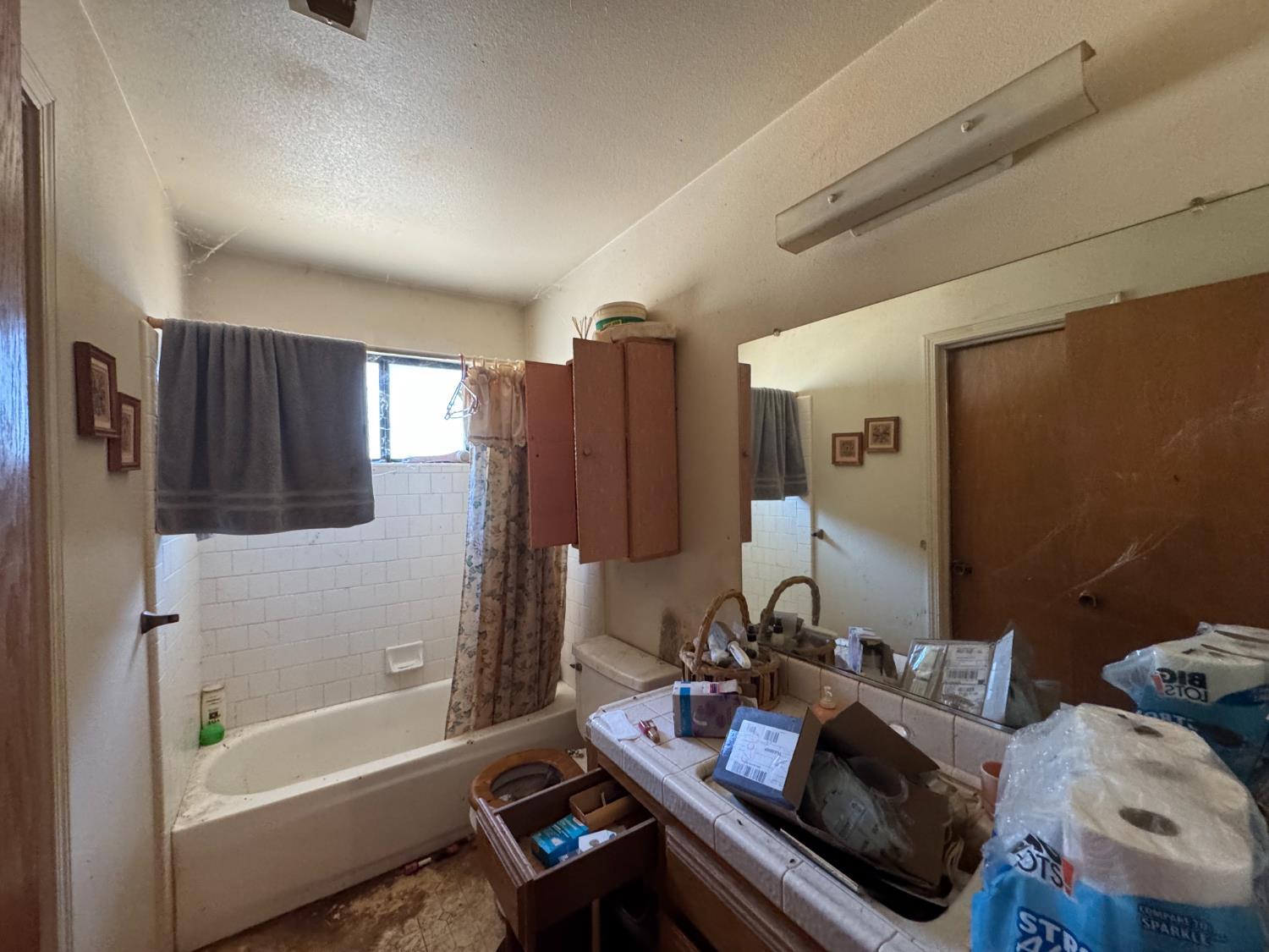 37307 Mistletoe Road Squaw Valley, CA 93675 - Photo 12 of 13 a bathroom with a tub sink and mirror