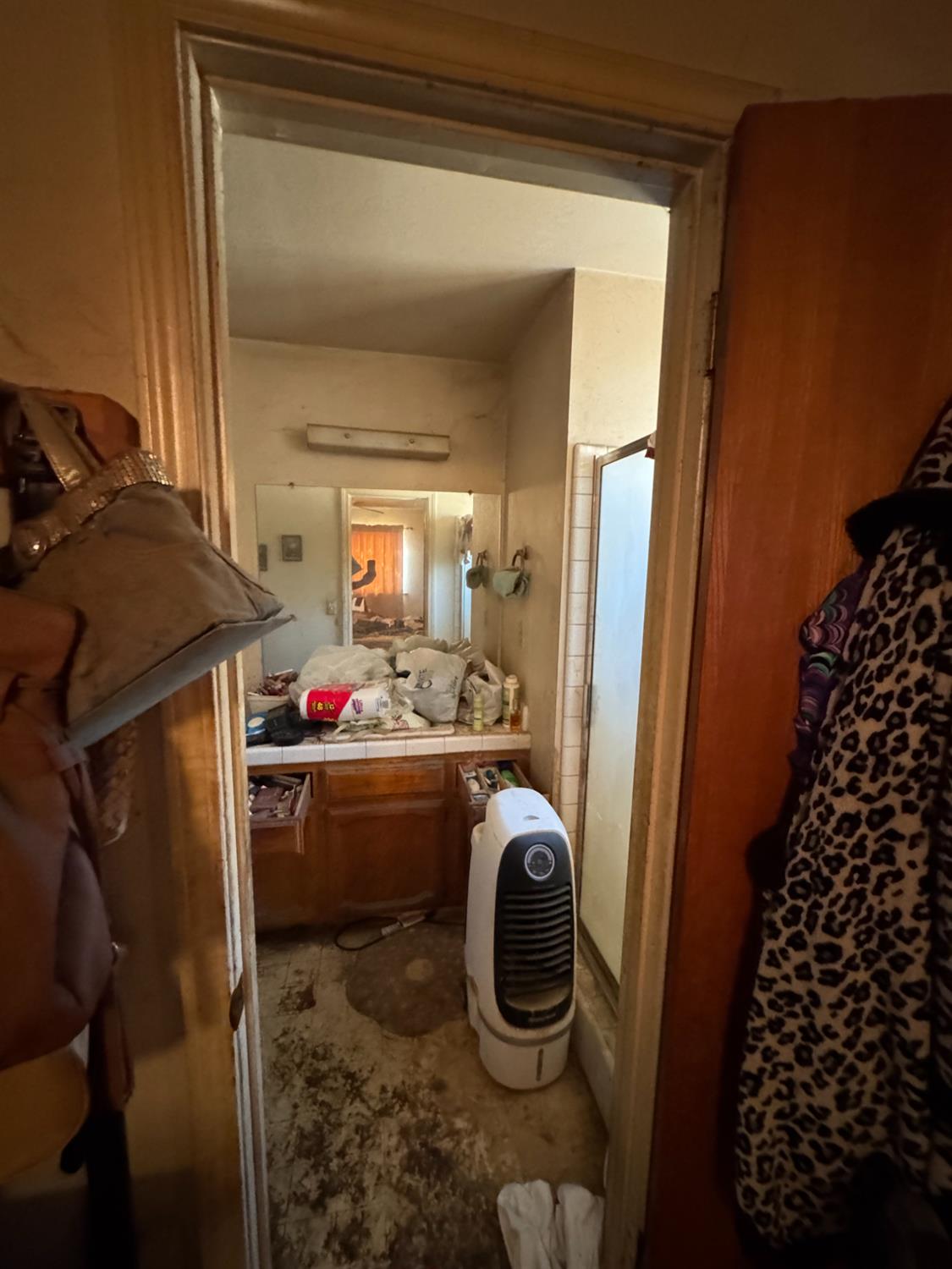 37307 Mistletoe Road Squaw Valley, CA 93675 - Photo 7 of 13 a room with furniture and a mirror