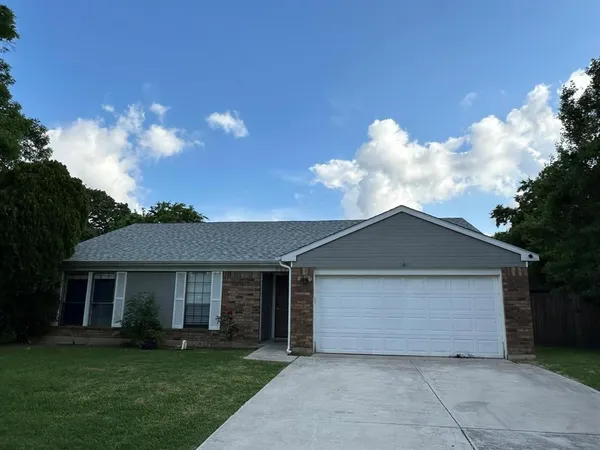 $3,350 | 927 South Riverside Drive, Grapevine, TX 76051