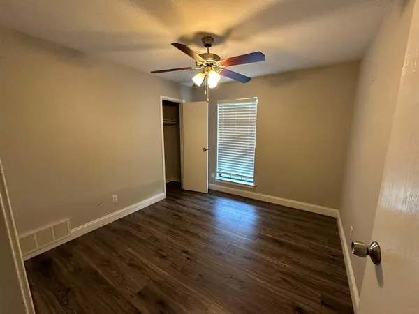 $3,350 | 927 South Riverside Drive, Grapevine, TX 76051