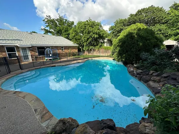 $3,350 | 927 South Riverside Drive, Grapevine, TX 76051