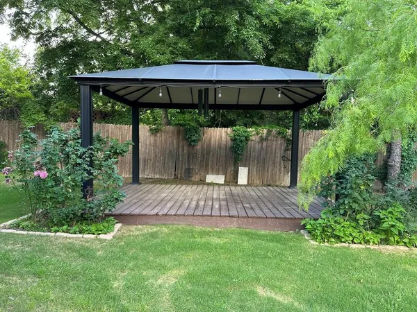 $3,350 | 927 South Riverside Drive, Grapevine, TX 76051